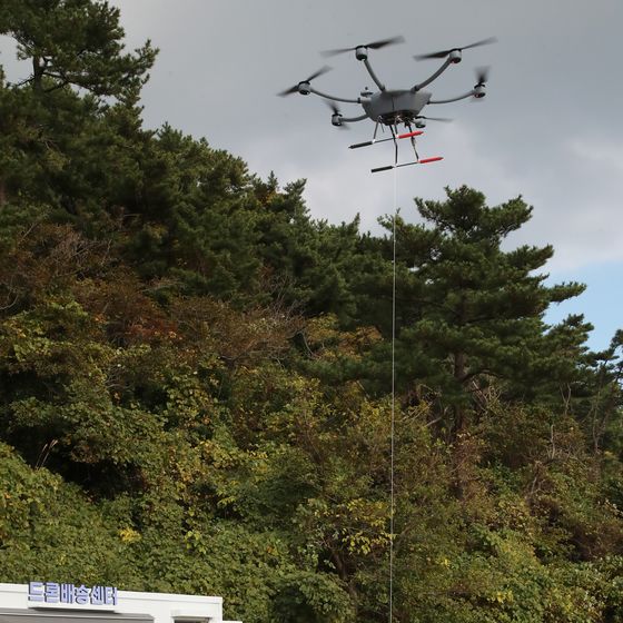 '호두과자 3㎏→2km 낚시터 배달' 부산 항만 드론배송 성공