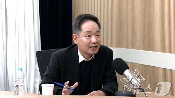 본문 이미지 - 김상일 정치평론가가 26일 뉴스1 유튜브 &#39;팩트앤뷰&#39;에 출연하고 있다.