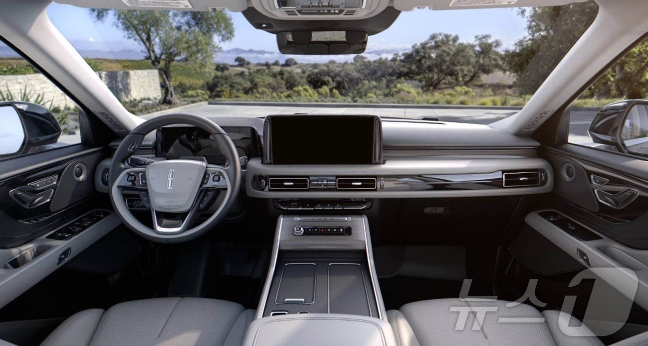 본문 이미지 - 더 뉴 링컨 에비에이터 실내 (링컨코리아 제공)