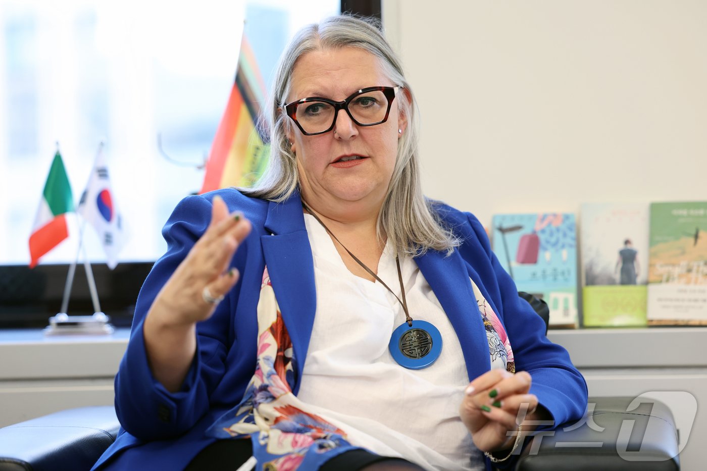 본문 이미지 - 미쉘 윈트럽 주한 아일랜드 대사가 26일 서울 종로구 주한 아일랜드 대사관에서 뉴스1과 인터뷰를 하고 있다. 2024.11.26/뉴스1 ⓒ News1 황기선 기자