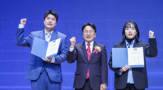 강기정 광주시장, AI사관학교 5기 수료증 수여