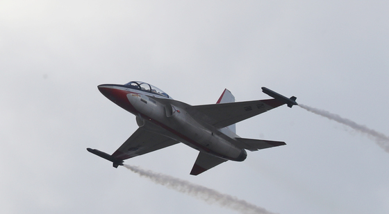 공군 "T-50 항공기 비상 착륙, 연료조절장치 기능 저하가 원인"