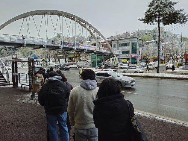 '평창 대화 21.7㎝' 영서·산간 대설…강원도, 비상 1단계 제설 대응