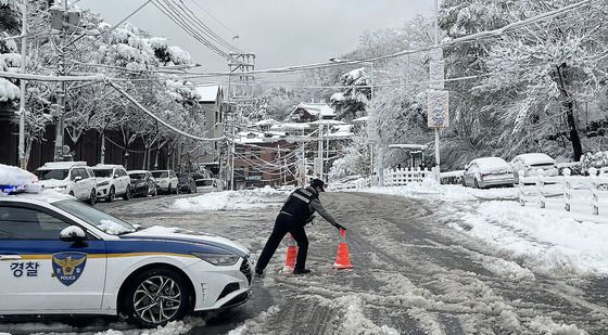 통제되는 와룡공원길