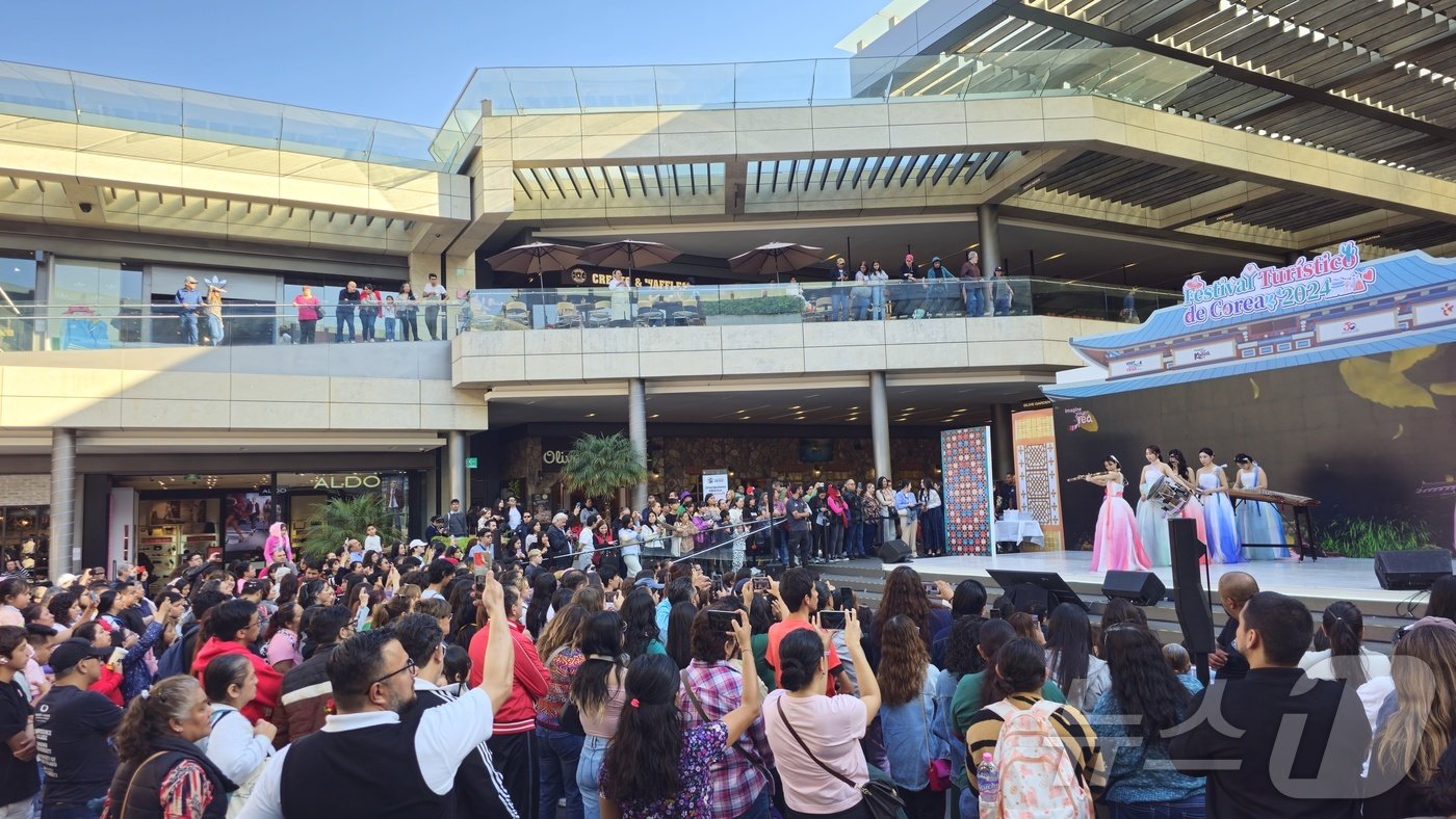 본문 이미지 - 한국관광공사 멕시코시티지사 개소를 기념해 열린 '한국관광대축제'의 모습.(한국관광공사 제공)