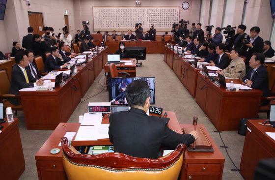 '여당 추천 배제' 상설특검 규칙 개정안, 국회 법사위 통과…야당 주도 의결