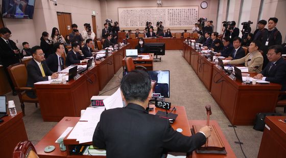 국회 법사위, 강백신·엄희준 검사 '탄핵 청문회'  의결