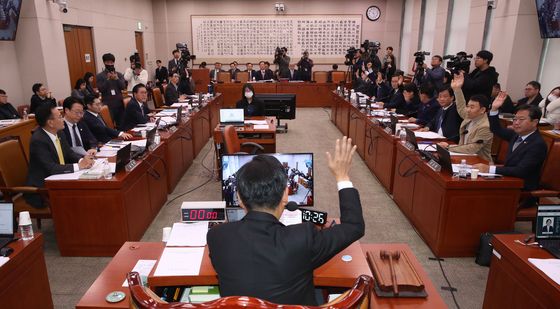 국회 법사위, 강백신·엄희준 검사 탄핵청문회 내달 11일 실시