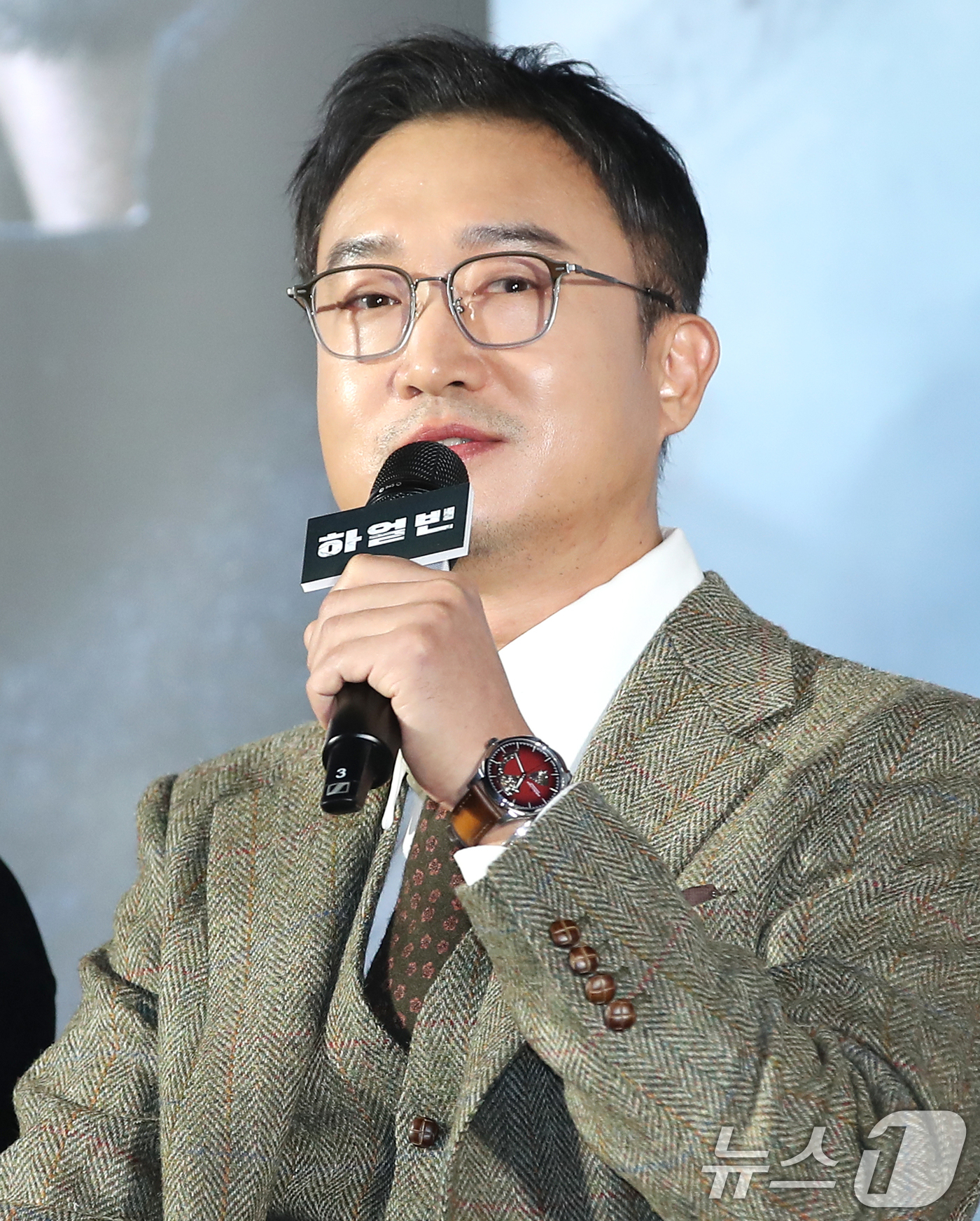 (서울=뉴스1) 권현진 기자 = 배우 조우진이 27일 서울 용산구 CGV용산아이파크몰에서 열린 영화 '하얼빈'(감독 우민호) 제작보고회에 참석해 인사말을 하고 있다.'하얼빈'은 1 …