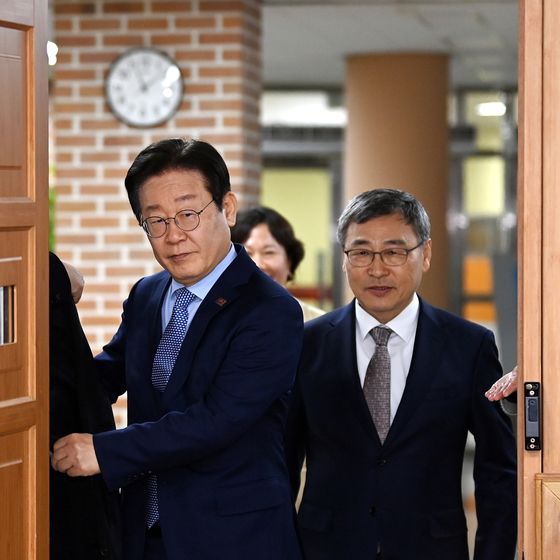 학교 찾은 이재명 "尹정부, 고교 교육비 책임지지 않겠다 해"