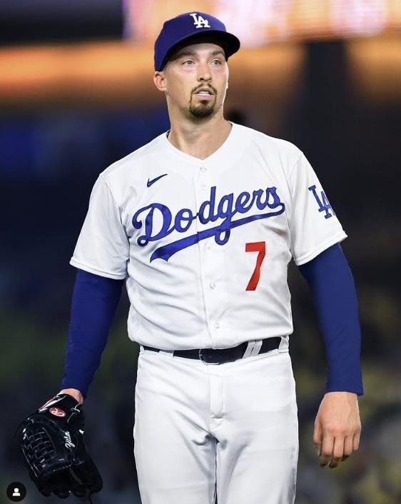 본문 이미지 - 자신의 SNS에 LA 다저스 유니폼을 합성한 본인 사진을 올린 블레이크 스넬. (스넬 SNS 캡처)