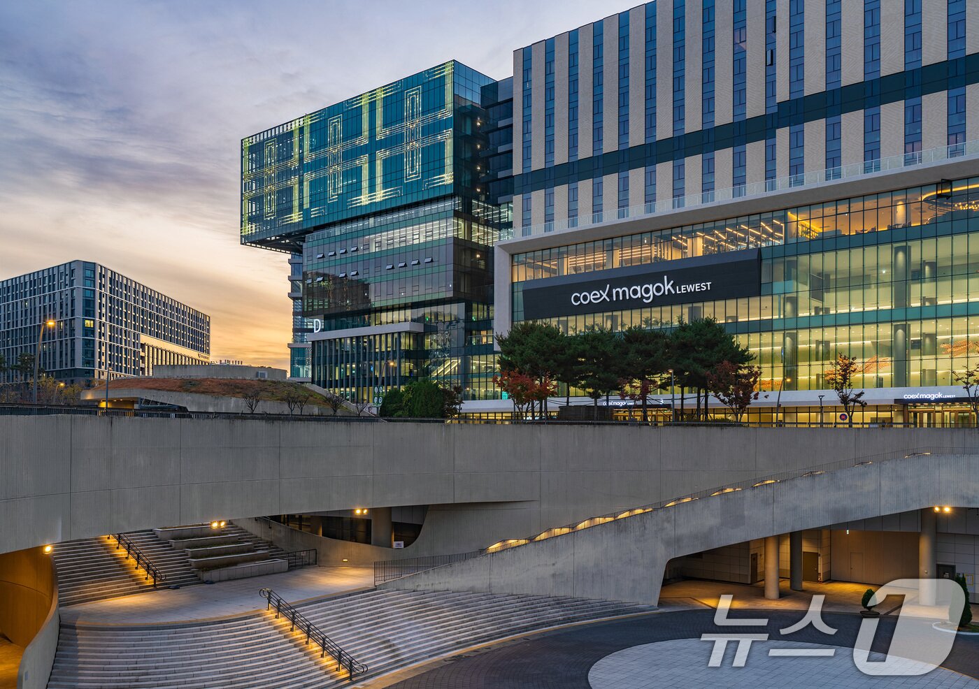 본문 이미지 - 28일 오전 서울 강서구에 개관한 &#39;코엑스마곡 컨벤션센터&#39;의 전경. &#40;코엑스 제공&#41; 2024.11.28/뉴스1