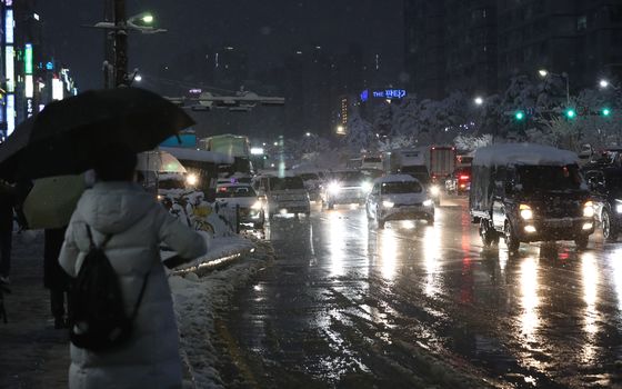 중부지방 눈폭탄에 교통·붕괴사고 잇따라…인명피해 속출(종합)