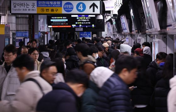 코레일, 서울·수도권 폭설에 출퇴근시간 전철 16회 추가 운행