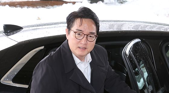 출근하는 심우정 검찰총장