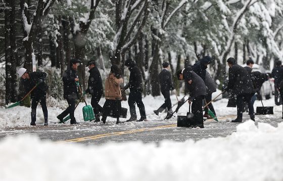 청주 등 충북 6곳 대설특보 해제…북부는 최대 15㎝ 눈 예보