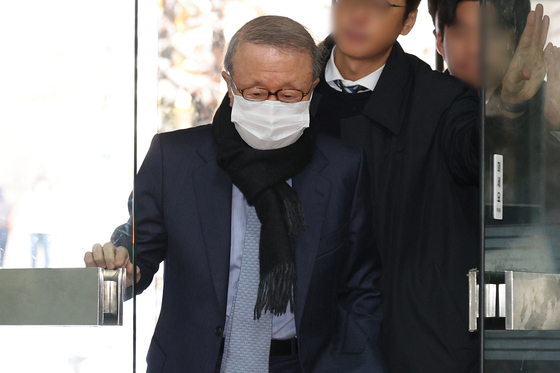 '배임' 홍원식 前남양유업 회장 1심 징역 3년…부인∙아들도 유죄(종합)