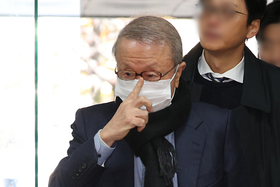 [단독]검찰, '200억대 배임' 홍원식 전 남양유업 회장 징역 10년 구형