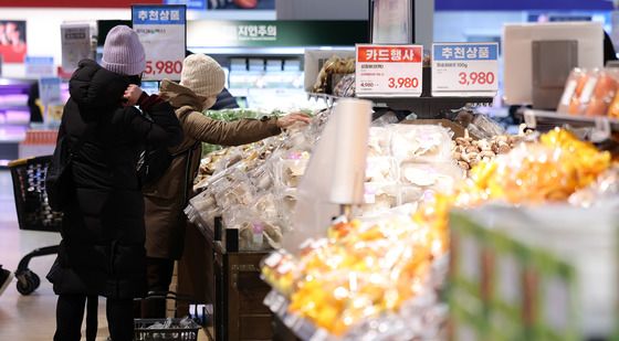 한은 기준금리 깜짝인하..."돈풀어 경기 살린다"