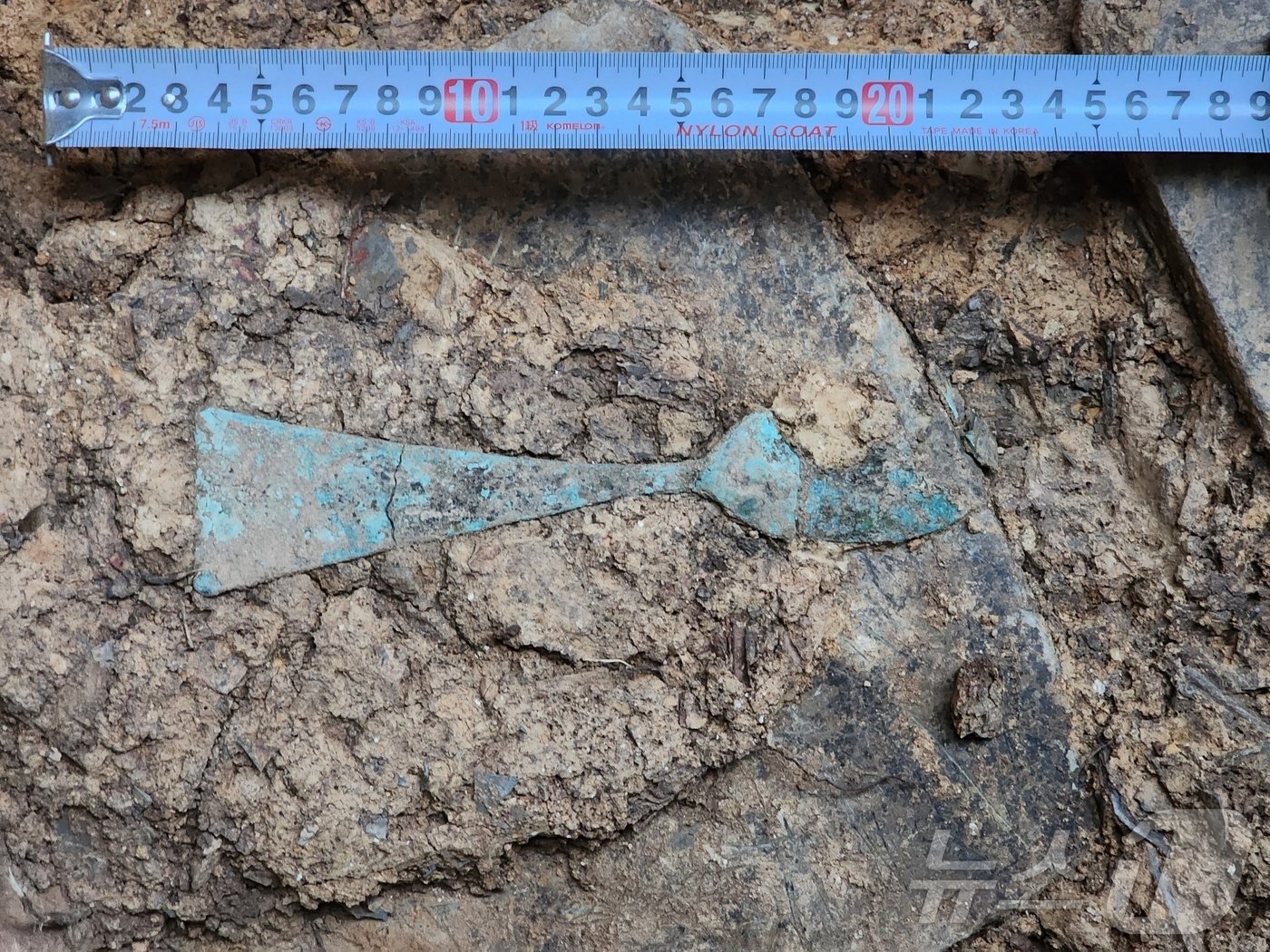 본문 이미지 - 청동숟가락&#40;창녕군 제공&#41;.