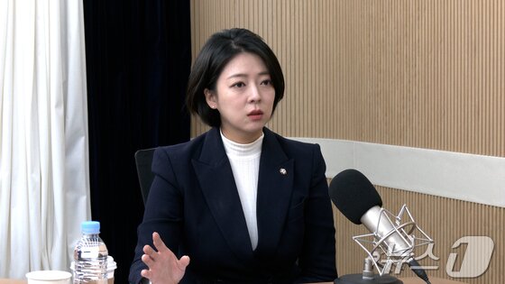 본문 이미지 - 배현진 국민의힘 의원이 28일 뉴스1 유튜브 &#39;팩트앤뷰&#39;에 출연하고 있다.