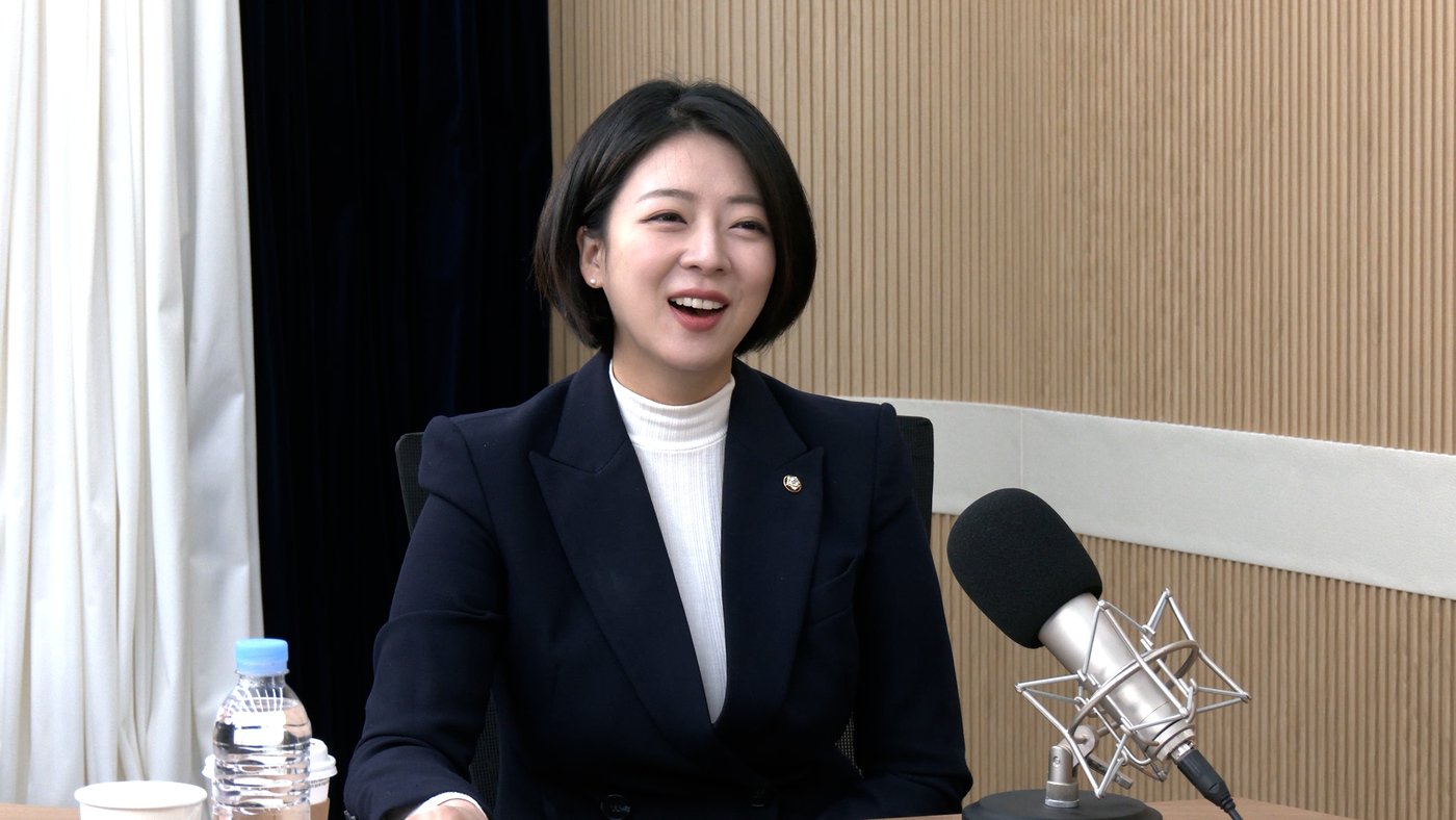 본문 이미지 - 배현진 국민의힘 의원이 28일 뉴스1 유튜브 &#39;팩트앤뷰&#39;에 출연하고 있다.