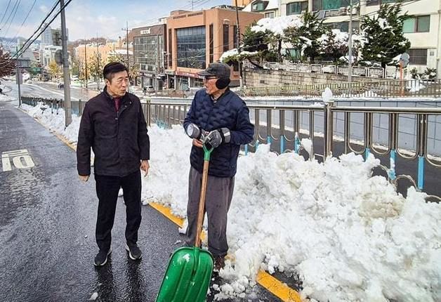 전성수 서초구청장, 18개동 제설작업 참여