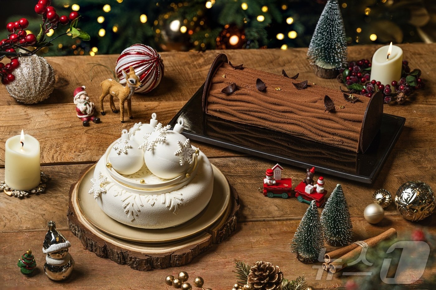 본문 이미지 - 해비치호텔앤드리조트가 선보인 크리스마스 케이크 2종.(해비치호텔앤드리조트 제공)