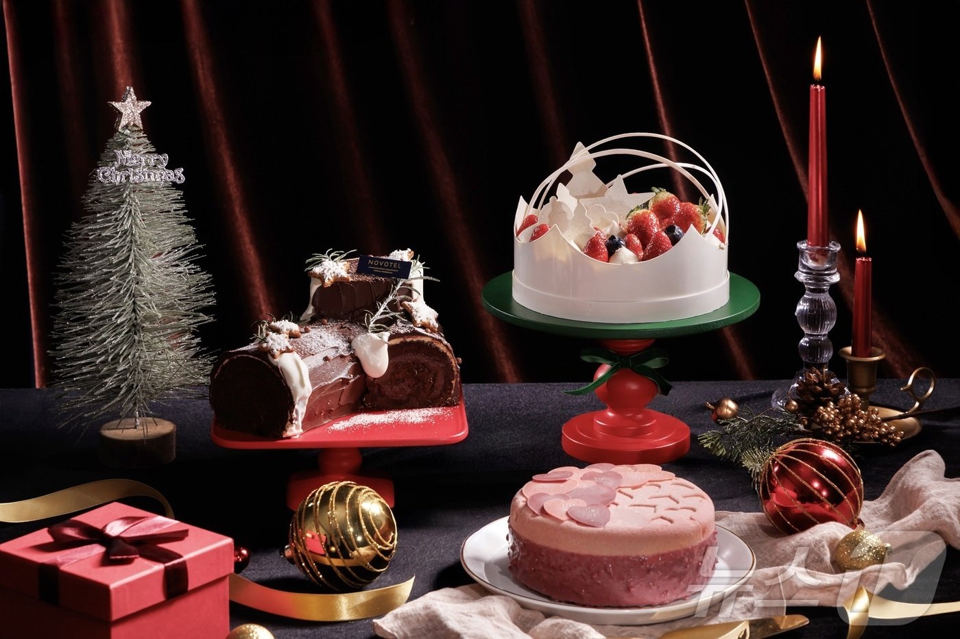 본문 이미지 - 노보텔앰배서더동대문이 출시한 크리스마스 케이크 3종.(노보텔앰배서더동대문 제공)