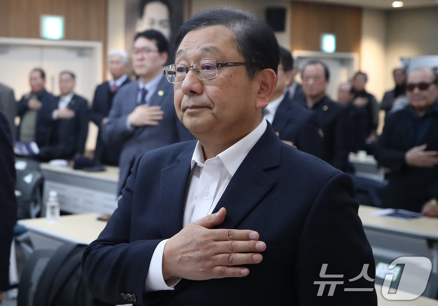 (서울=뉴스1) 임세영 기자 = 호사카 유지 세종대학교 교수가 29일 오후 서울 영등포구 여의도 광복회 대강당에서 열린 대한민국 정체성 확립 학술연구 시리즈4 '광복 80주년 맞이 …