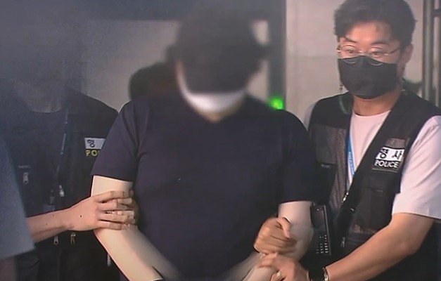 본문 이미지 - 지난해 경기 의왕의 한 아파트 엘리베이터에서 모르는 여성을 상대로 강간상해를 저지른 20대 남성 박 모 씨. (SBS 갈무리)