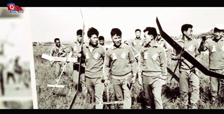 본문 이미지 -  북한이 1975년 자체 기술력으로 만든 모형 항공기로 그해 열린 국제 모형 항공 경기대회에서 금메달 6개, 동메달 3개를 쟁취했다고  전했다. ('조선의 소리' 갈무리)