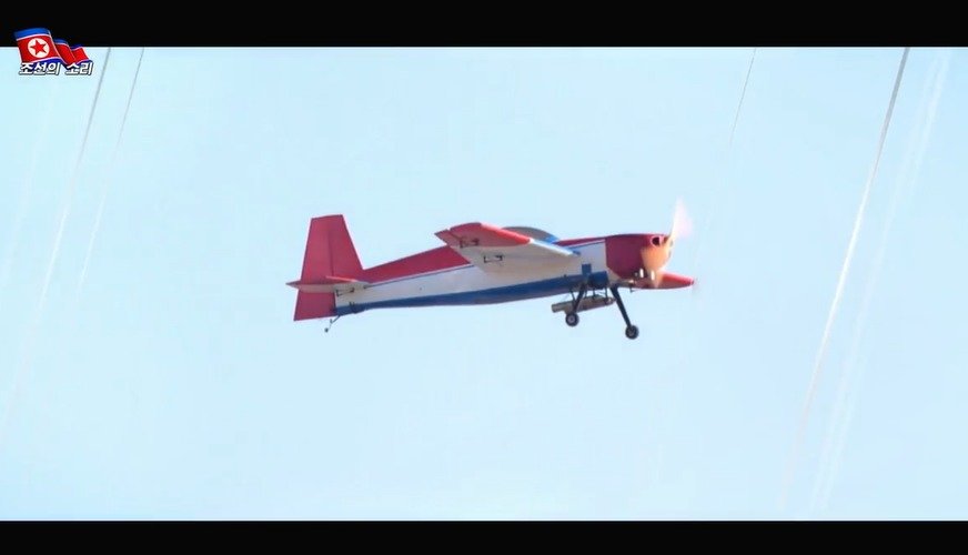 본문 이미지 - 27일 대외선전매체 조선의소리에 공개된 과거 모형항공기 영상 ('조선의 소리' 갈무리) 