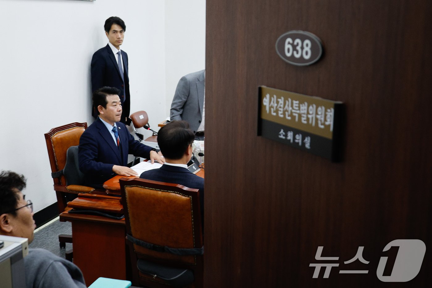 본문 이미지 - 박정 국회 예산결산특별위원회 예산안등조정소위원장이 29일 오후 서울 여의도 국회에서 예결위 예산안등조정소위원회를 주재하고 있다. 2024.11.29/뉴스1 ⓒ News1 안은나 기자