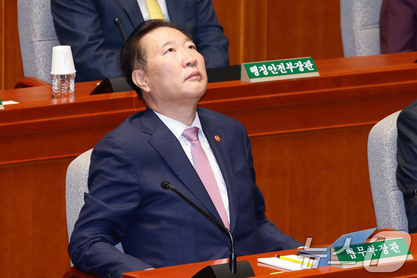 본문 이미지 - 박성재 법무부 장관이 29일 오후 서울 여의도 국회에서 열린 예산결산특별위원회 제13차 전체회의에 자리하고 있다. 더불어민주당은 이날 예결위에서 사상 처음으로 &#39;감액 예산안&#39;을 강행 처리했다. 야당이 예결위에서 예산안을 단독으로 처리한 것은 이번이 처음이다. 2024.11.29/뉴스1 ⓒ News1 안은나 기자