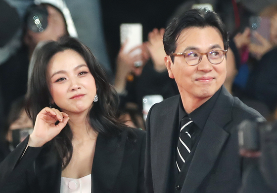 48세 탕웨이, 둘째 임신 '경사'…플랫슈즈 신고 배 나온 모습 포착