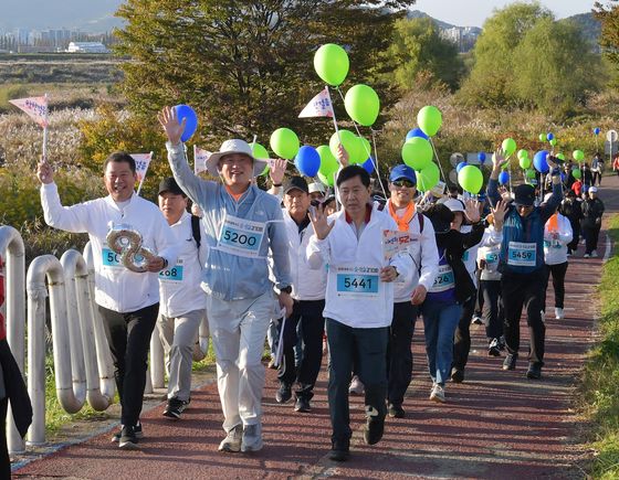 '이웃들의 착한 걸음' 아픈 가족 부양하는 청년의 삶 바꾼다