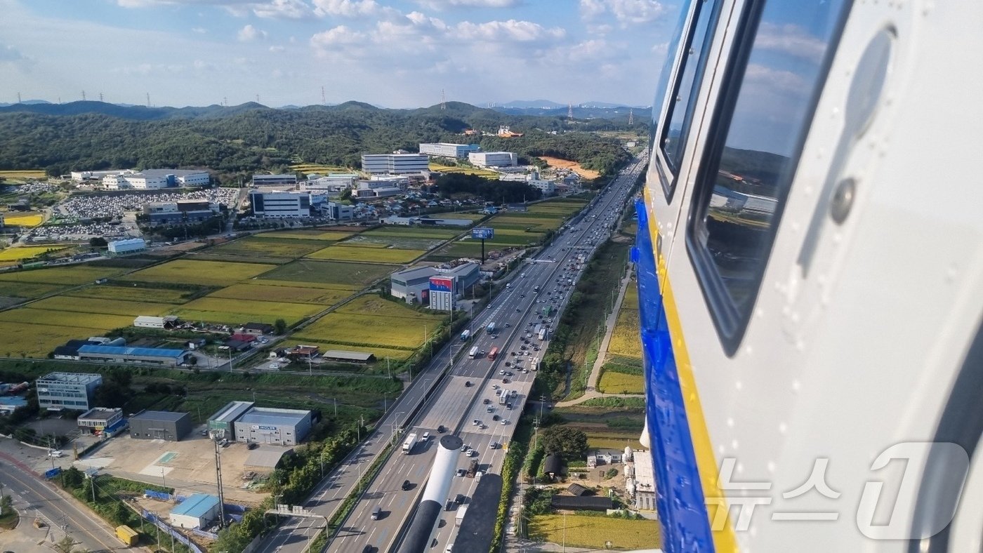 경찰헬기 교통상황 점검.&#40;경기남부경찰청 제공&#41;