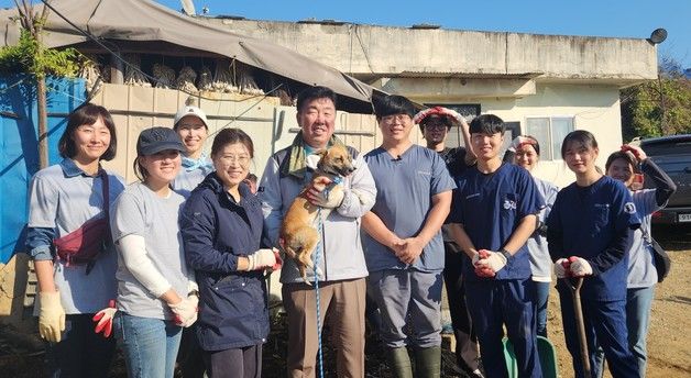 이범석 청주시장 등 동물복지 단체 농촌마을서 의료봉사