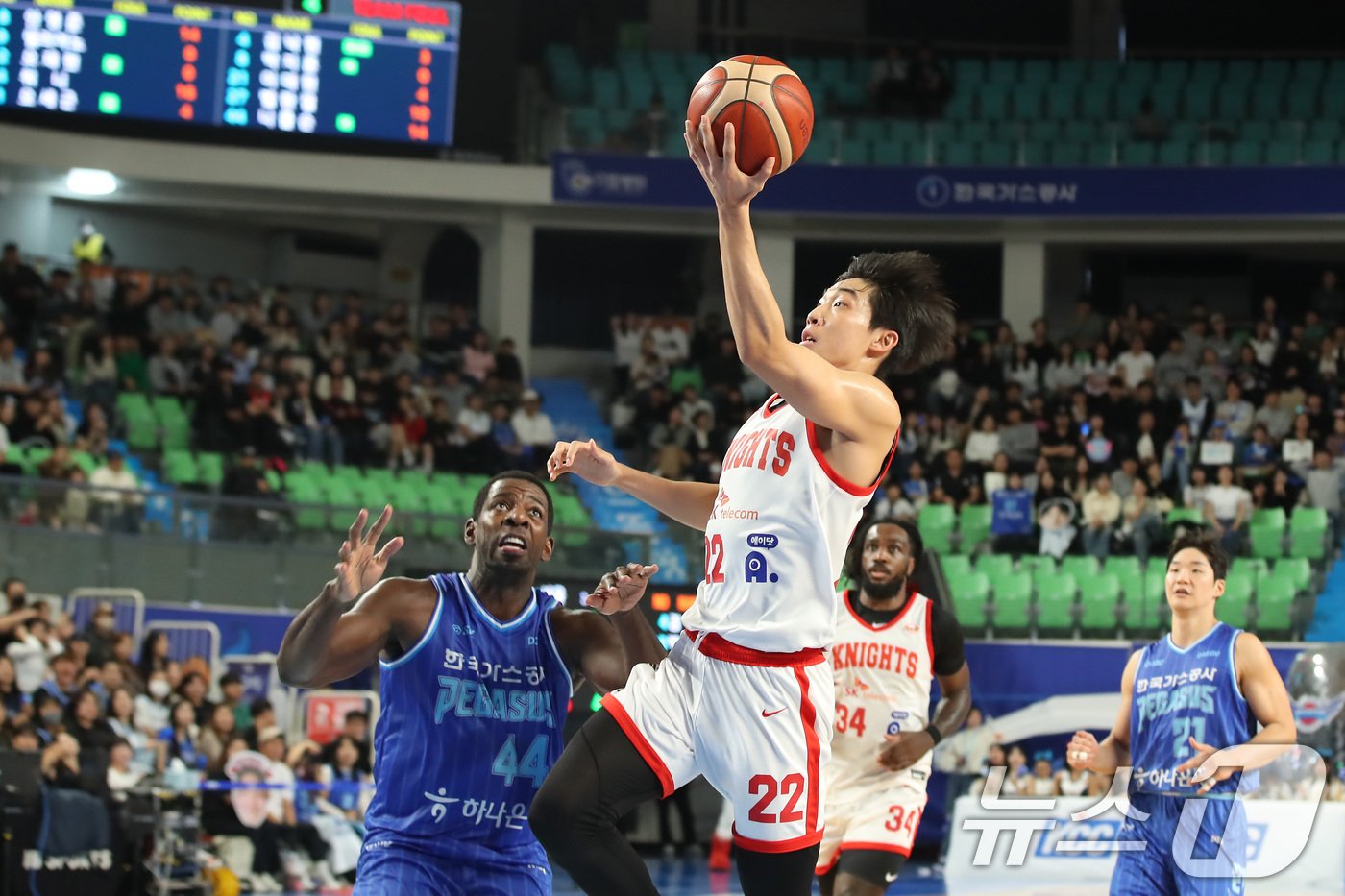 본문 이미지 - 3일 오후 대구체육관에서 열린 '2024-2025 KCC 프로농구' 정규리그 대구 한국가스공사와 서울 SK 나이츠의 경기, SK 오재현이 슛을 시도하고 있다. 2024.11.3/뉴스1 ⓒ News1 공정식 기자