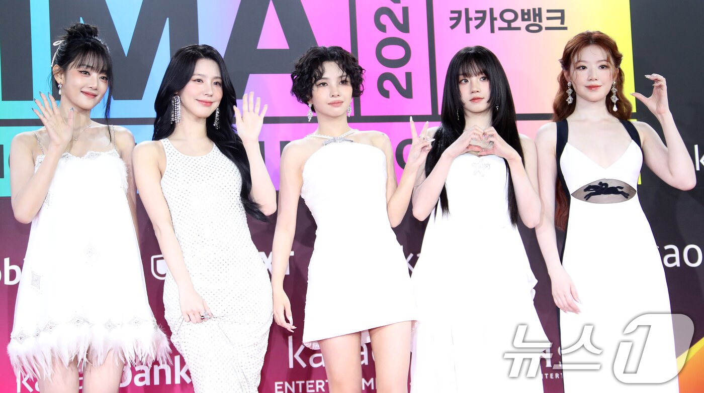 본문 이미지 - (여자)아이들 민니(왼쪽부터)와 미연, 소연, 우기, 슈화가 30일 오후 인천 중구 운서동 인스파이어 아레나에서 열린 '제16회 멜론뮤직어워즈(MMA)' 레드카펫 행사에 참석해 포즈를 취하고 있다. 2024.11.30/뉴스1 ⓒ News1 권현진 기자