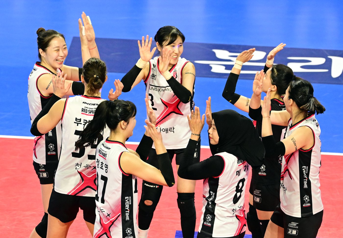 본문 이미지 - 정관장이 IBK기업은행의 연승 행진에 제동을 걸었다. (KOVO 제공)