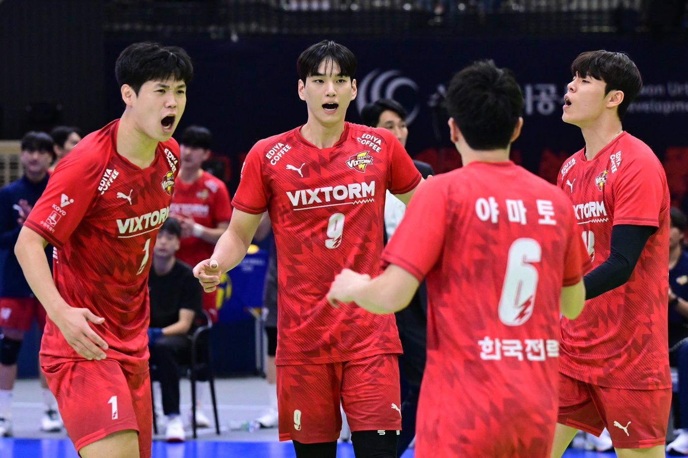 본문 이미지 - 한국전력이 우리카드를 완파하고 5연패를 끊었다. (KOVO 제공)