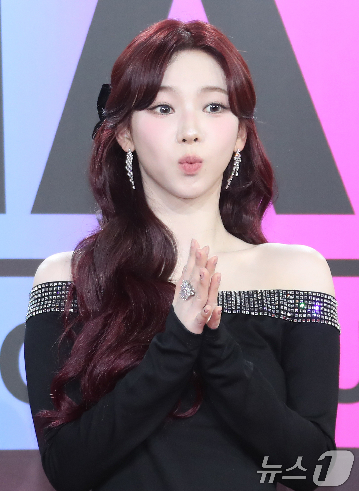 (인천=뉴스1) 권현진 기자 = 에스파 카리나가 30일 오후 인천 중구 운서동 인스파이어 아레나에서 열린 '제16회 멜론뮤직어워즈(MMA)' 레드카펫 행사에 참석해 포즈를 취하고 …