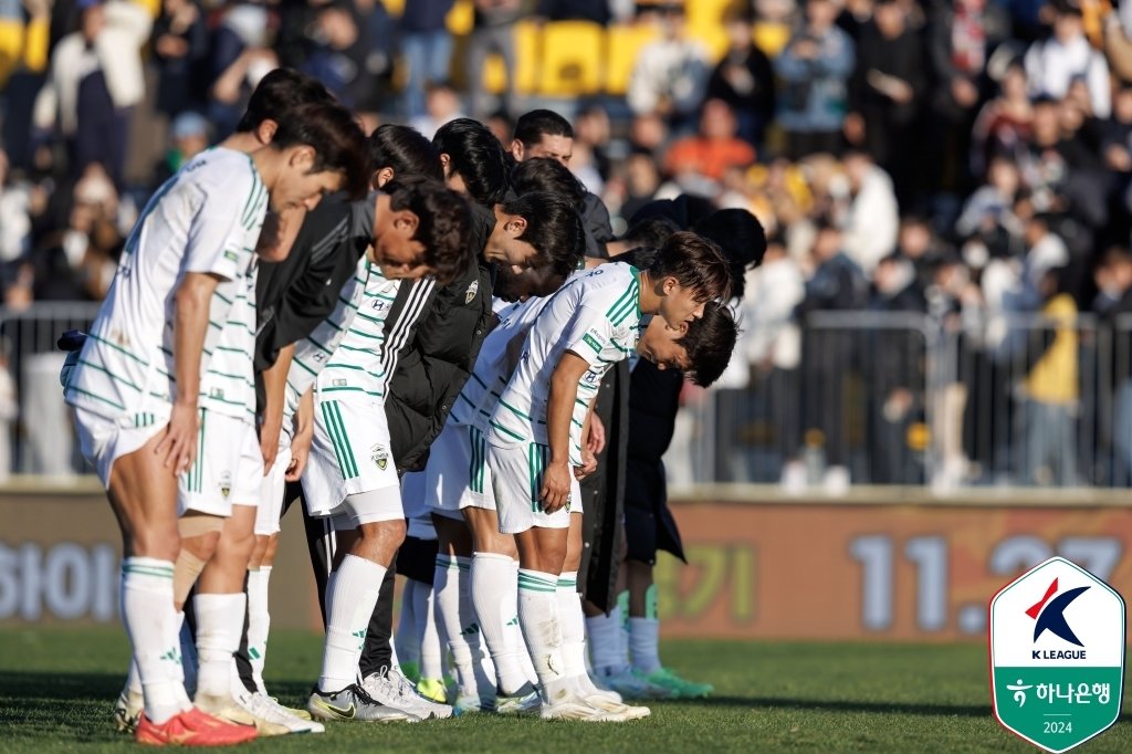 K리그1 역대 최다우승&#40;9회&#41;을 차지한 전북 현대는 2부리그 강등 위기에 처했다. &#40;한국프로축구연맹 제공&#41;