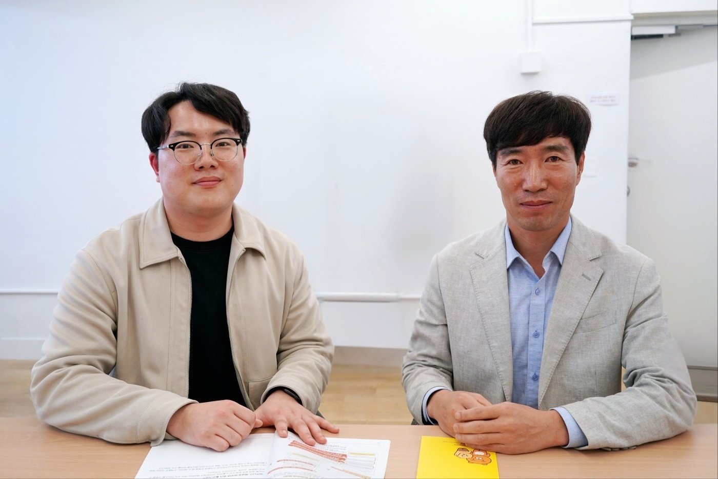 본문 이미지 - 인천 부평구 상권을 관리하는 고현석 부평 르네상스센터 센터장(오른쪽)과 구현준 대리 (카카오 제공)