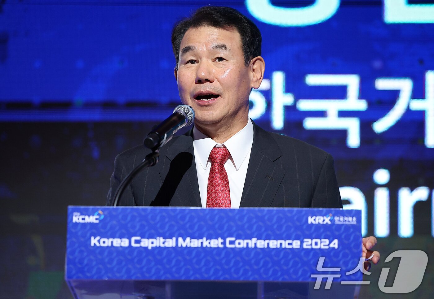 본문 이미지 - 정은보 한국거래소 이사장이 밸류업 프로그램에 대해 설명하고 있다. /뉴스1 ⓒ News1 김진환 기자