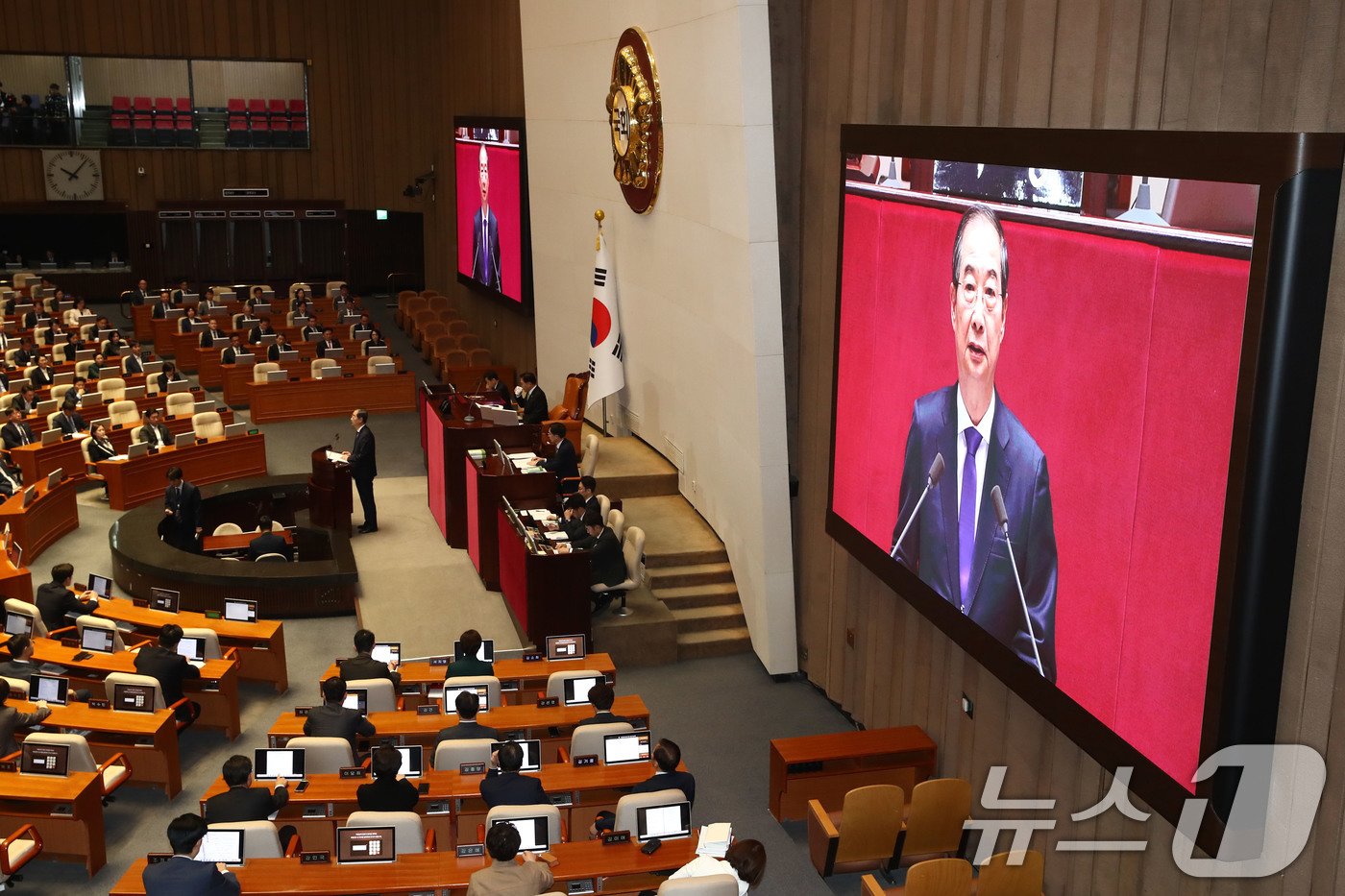 한덕수 국무총리가 4일 오전 서울 여의도 국회 본회의장에서 2025년도 예산안 및 기금운용계획안에 대한 정부의 시정연설을 하고 있다. 2024.11.4/뉴스1 ⓒ News1 이광호 기자