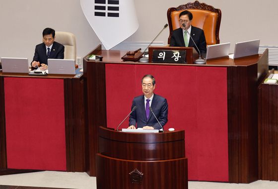 윤, 11년만에 대통령 시정연설 불참…야 "쫄보"·여 "아쉽다" (종합2보)