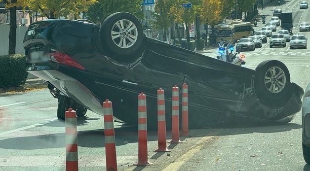 인천예술고등학교 앞 차량 전복 사고…1개 차로 통제